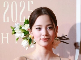 欧阳娜娜亮相2025中国时尚产业盛典红毯活动-五马资源分享网